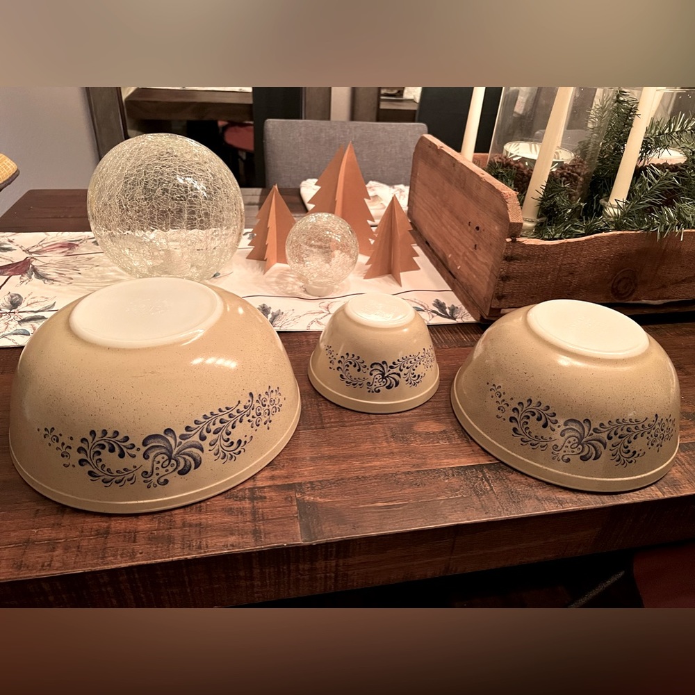 Vintage Pyrex Homestead Set of 3 Mixing Bowls 404, 403, 401